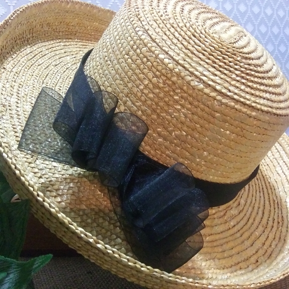 Unbranded Accessories - NWOT Women's Straw Hat With Ribbbon